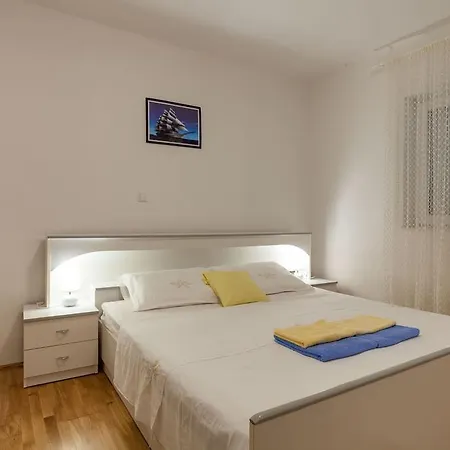 Sanja Suta * Podstrana